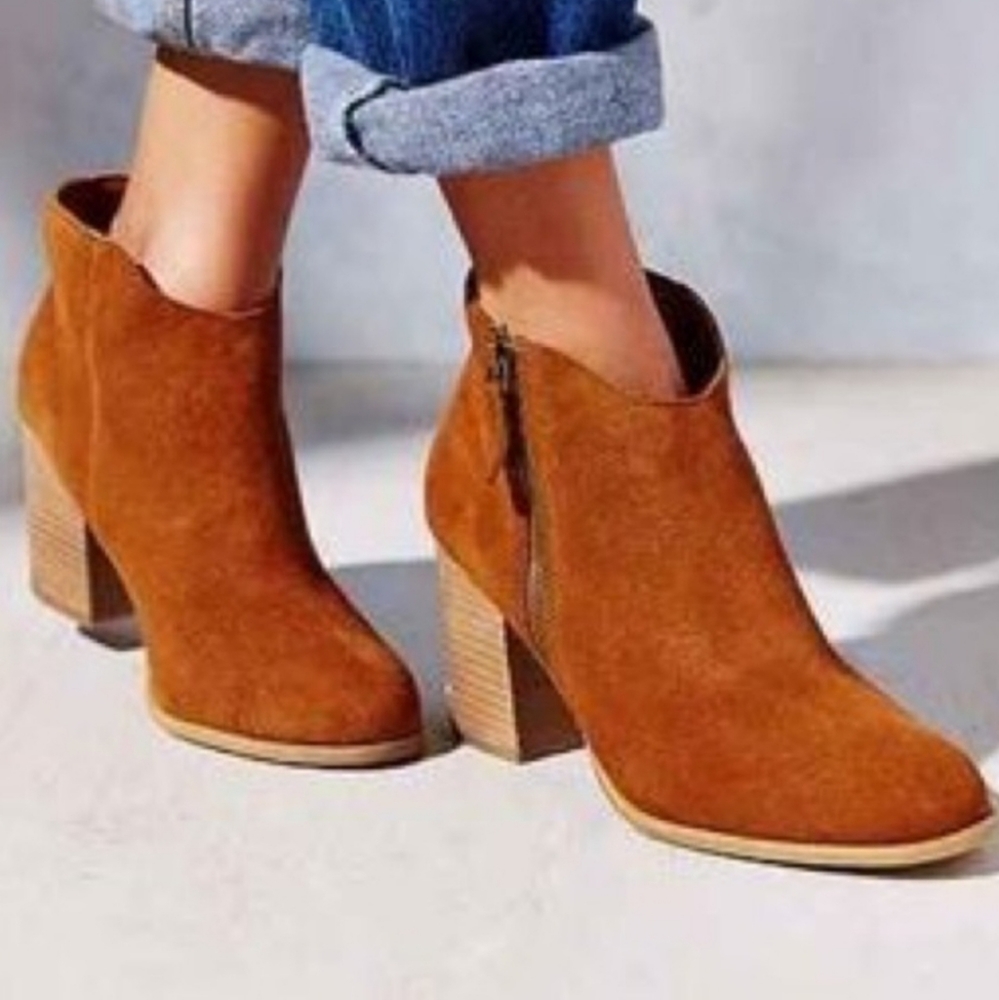 Ecote Urban Outfitters Suede Ankle Booties